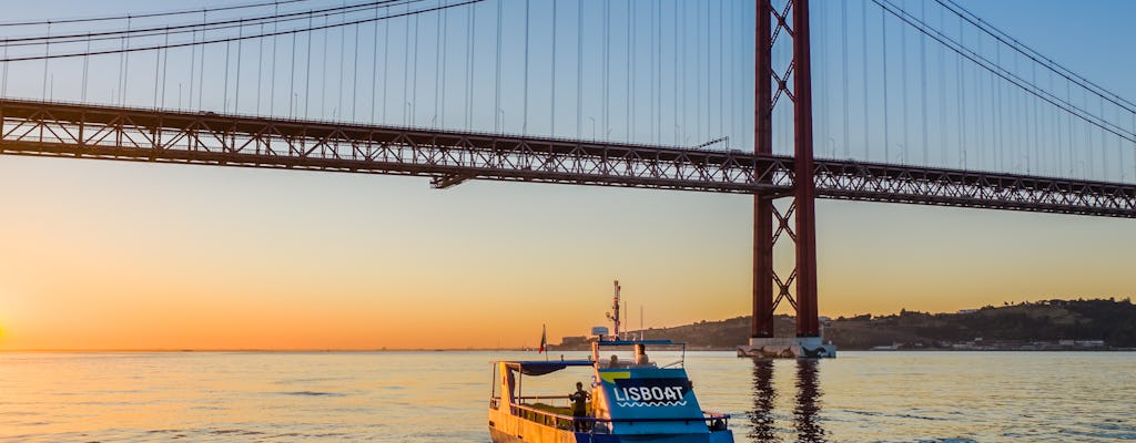 Crucero en barco al atardecer en Lisboa