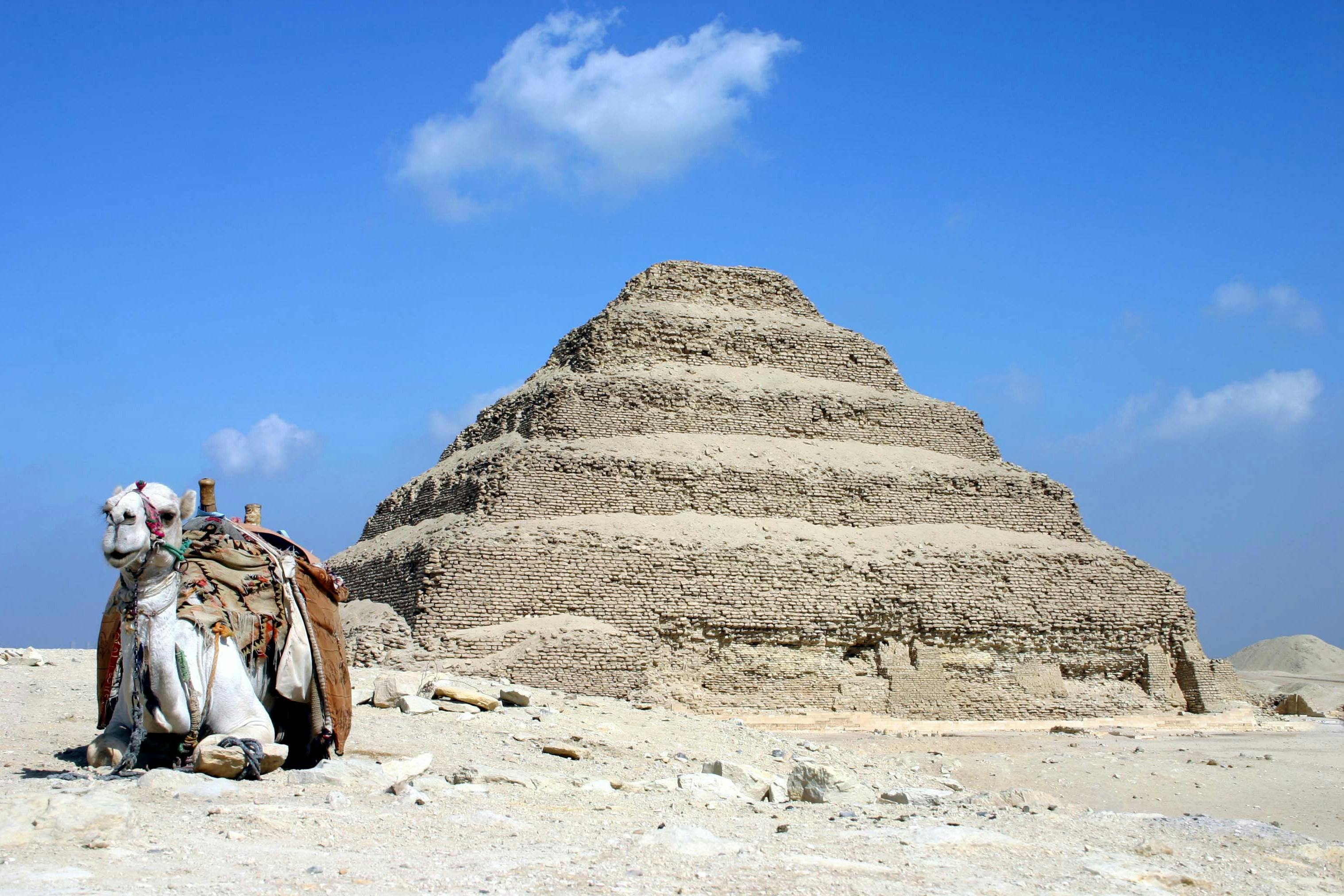 Excursión de día completo a Memphis, Sakkara, las pirámides de Giza y la Esfinge desde El Cairo