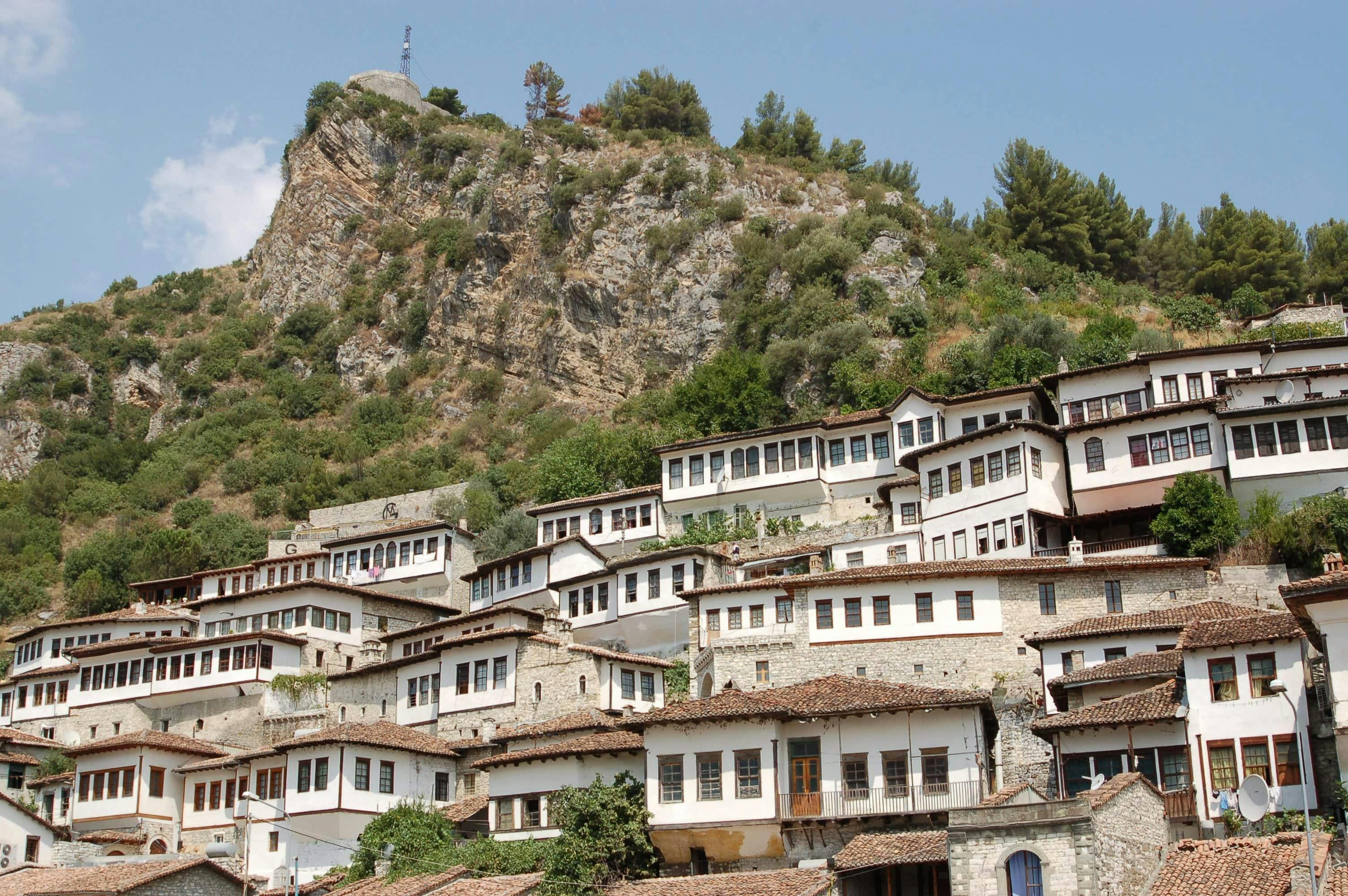 Visita al casco antiguo de Berat con cata de vinos