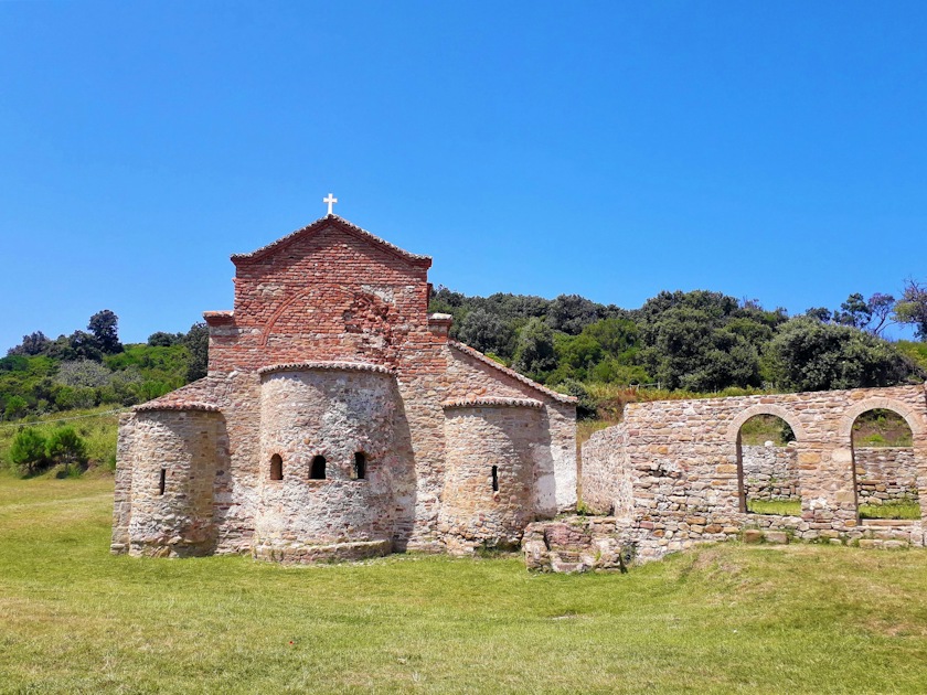 Cape Rodon 4x4 Tour with Wine Tasting and Cold War Bunker | musement
