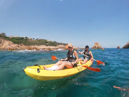 Viagem de um dia de caiaque e snorkel na Costa Brava saindo de Barcelona