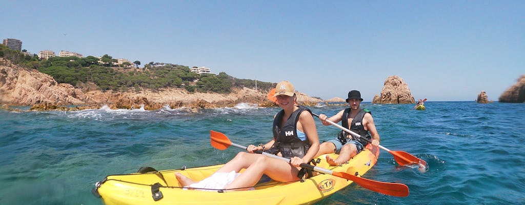 Excursión de un día en kayak y snorkel por la Costa Brava desde Barcelona