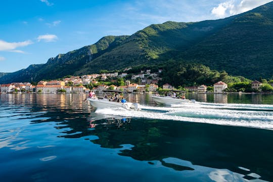Visite de 3 heures en hors-bord de la grotte bleue au départ de Kotor