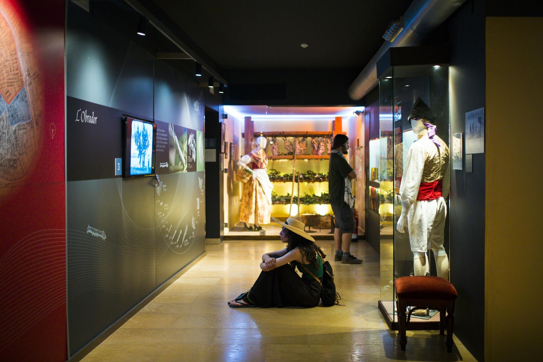 Silk Museum Valencia 2.jpg