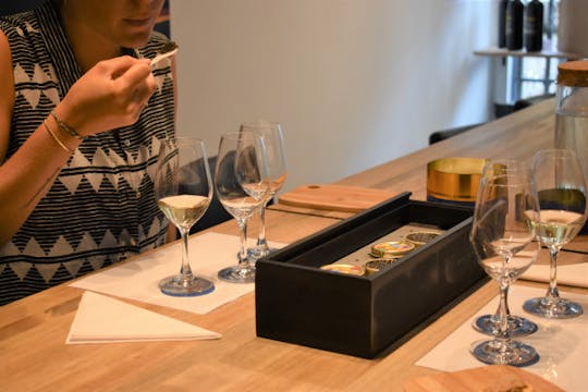 Laboratorio di degustazione di caviale e champagne a Bordeaux