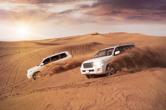 Safari no deserto de Dubai com dunas, sandboard, passeio de camelo