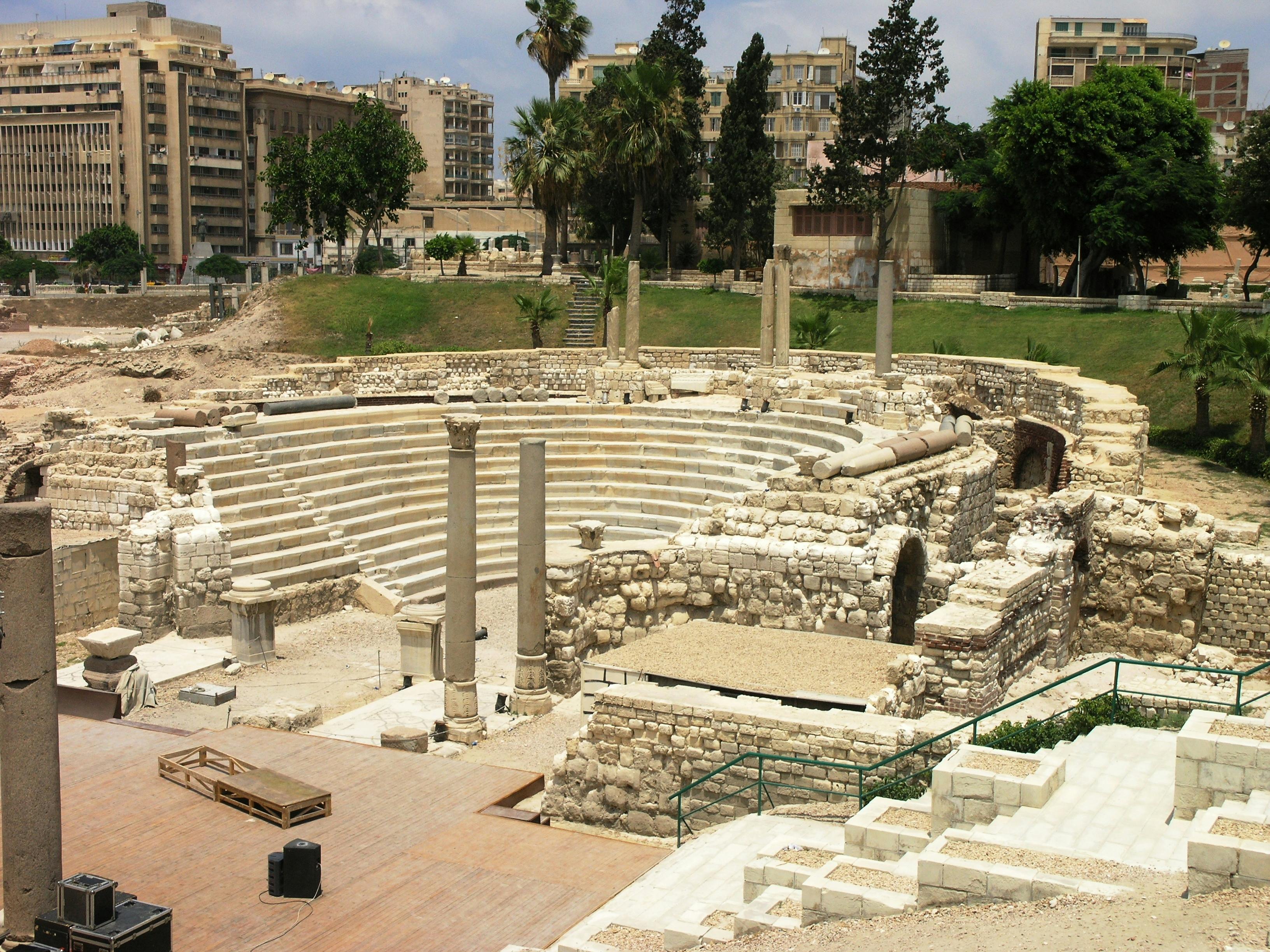 Anfiteatro romano, pilar de Bombay y catacumbas desde Alejandría