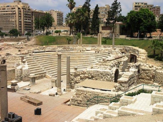 Roman amphitheater, Bombay's pillar and Catacombs tour from Alexandria