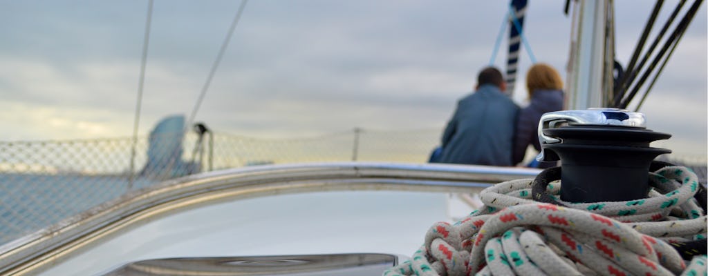 Paseo en velero por Barcelona con desayuno