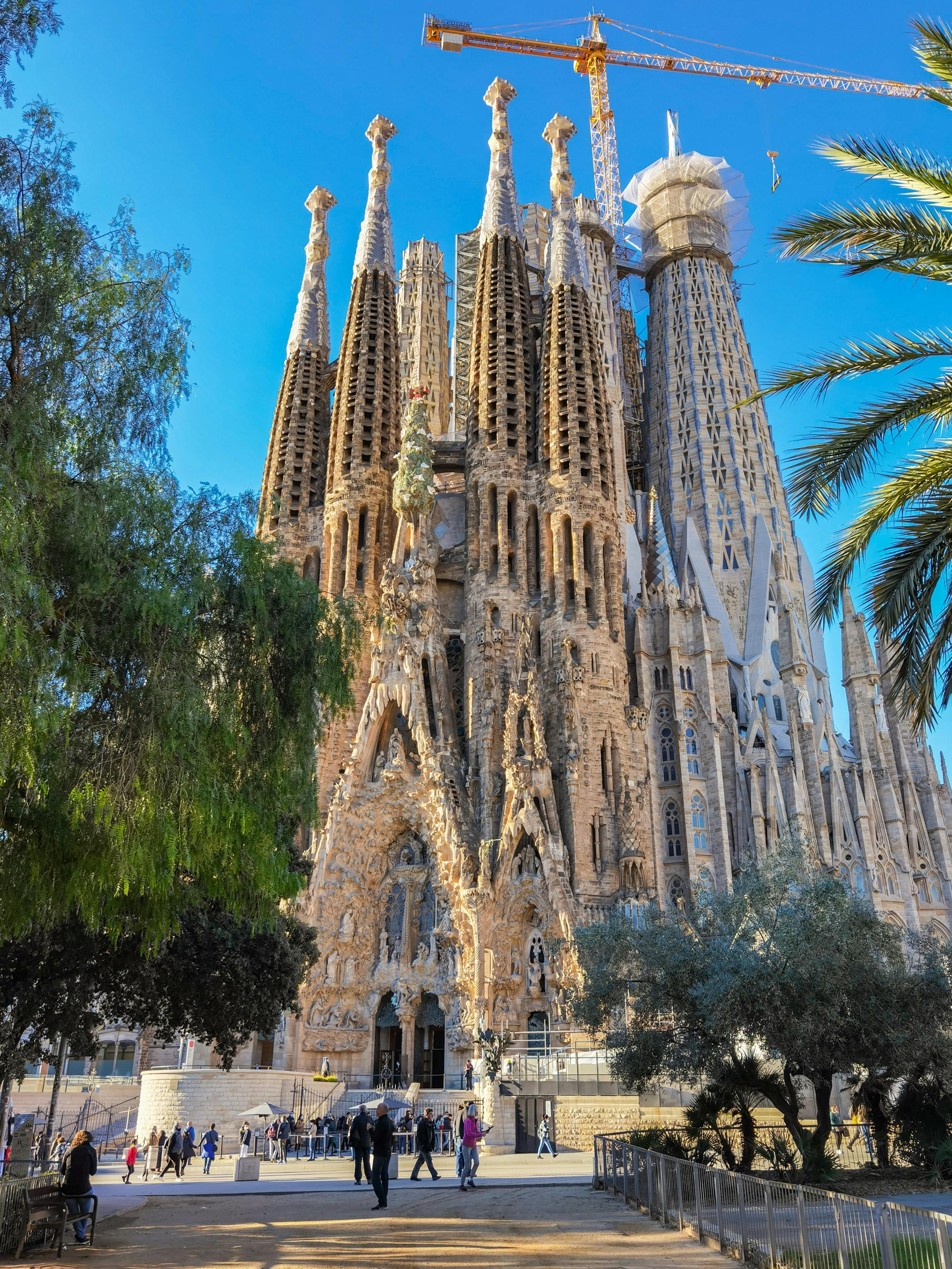 Spring køen over til Park Guell og Sagrada Familia med guidet rundtur