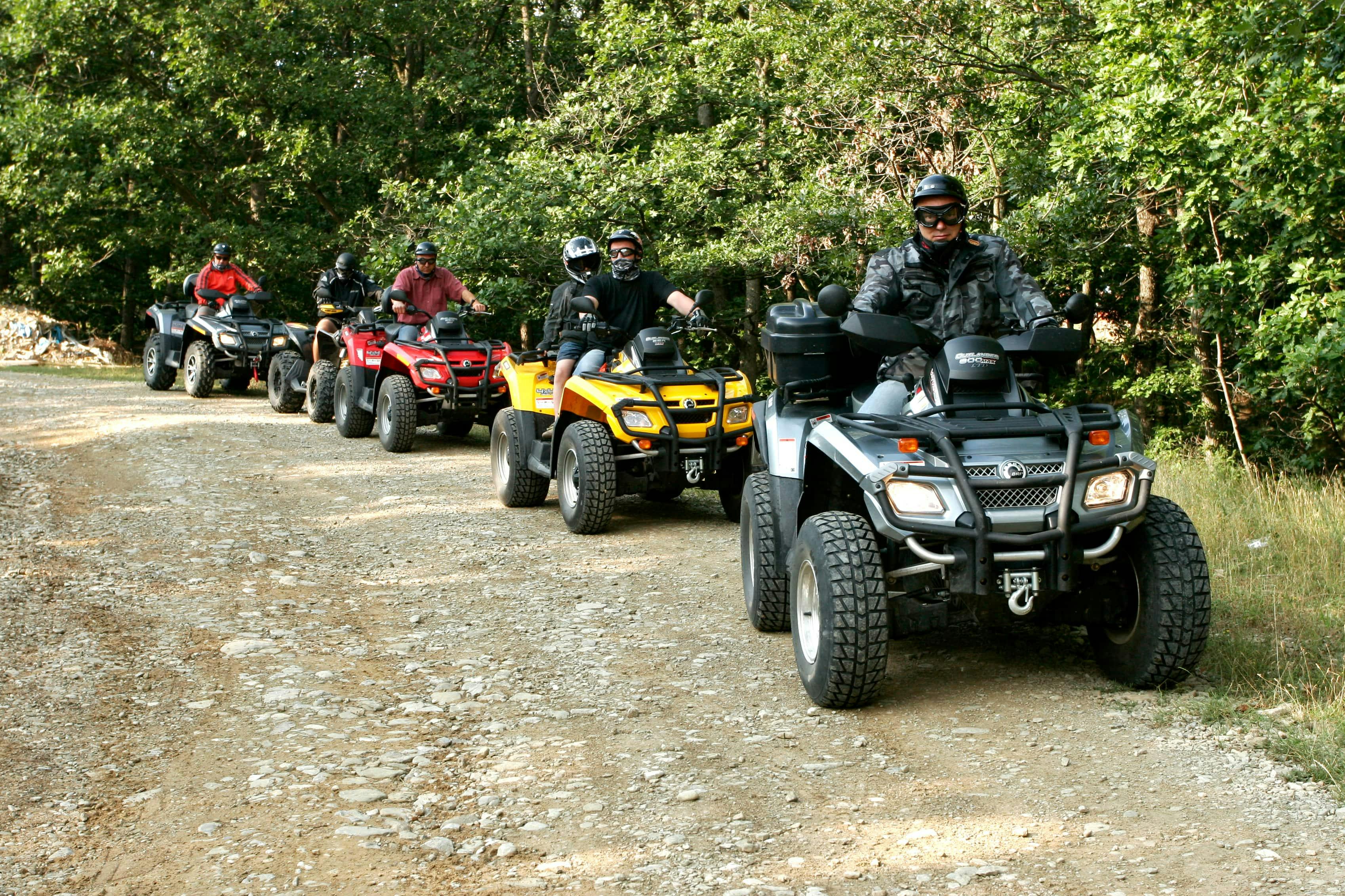 Visite en quad en petit groupe l'après midi dans les montagnes des Balkans