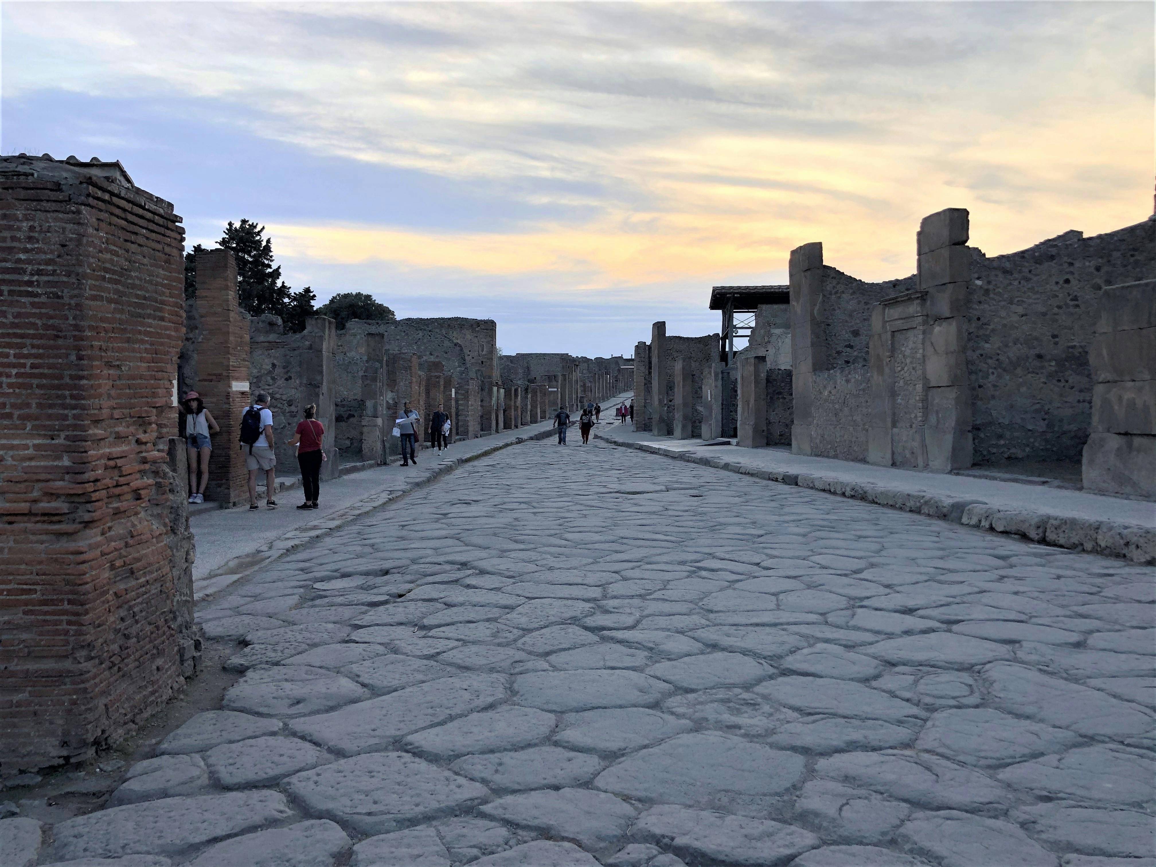 Excursão para grupos pequenos em Pompeia da tarde ao pôr do sol