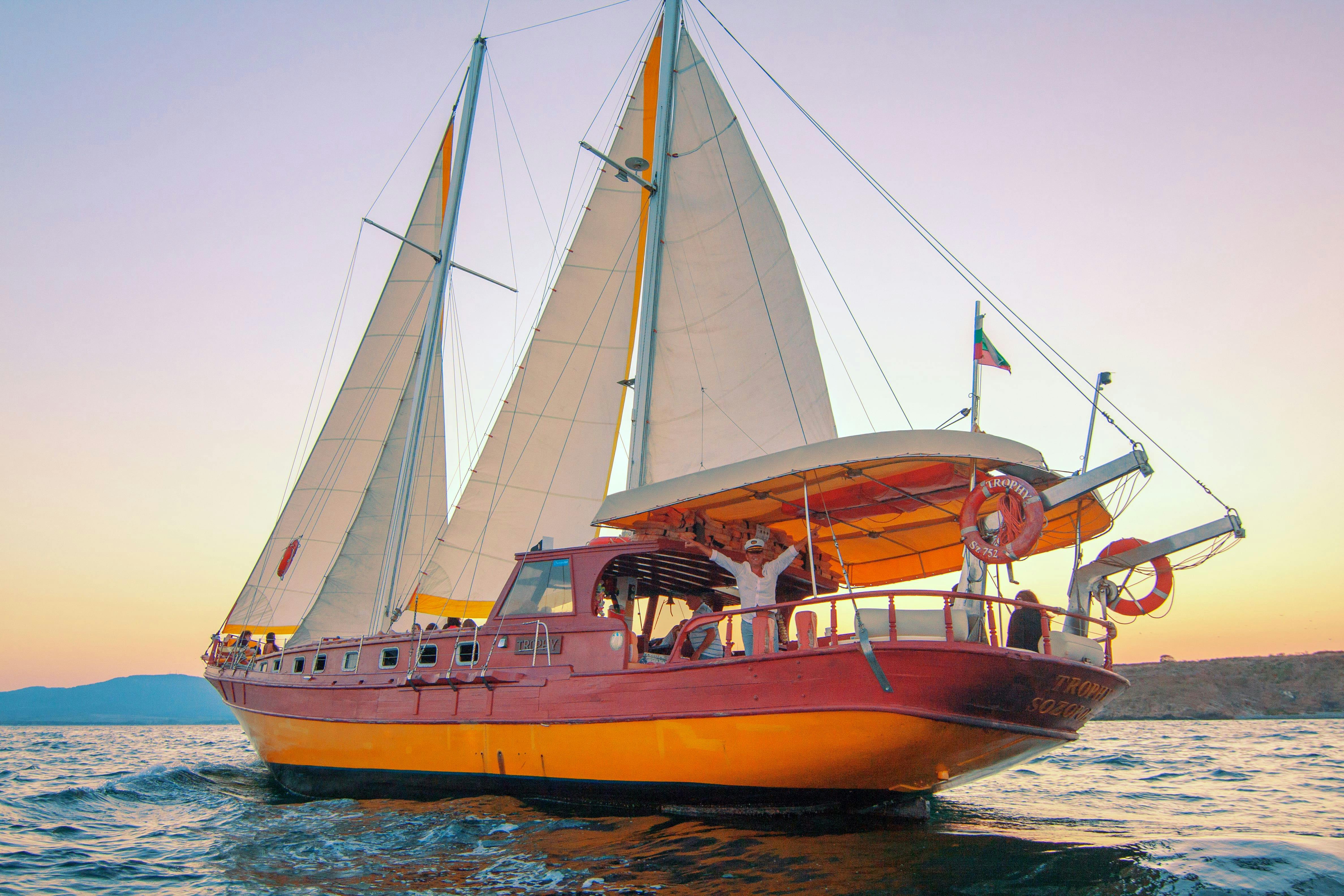 Paradise Bay Sailboat Cruise