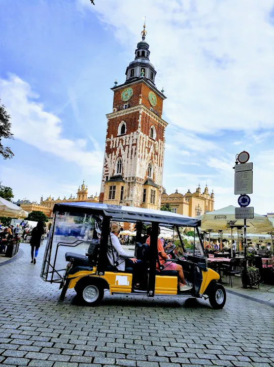 Krakow Old Town sightseeing by golf cart and Wawel Castle guided tour