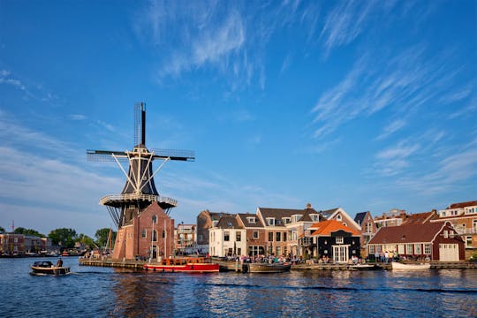 Crucero por el canal de los molinos de viento en Haarlem