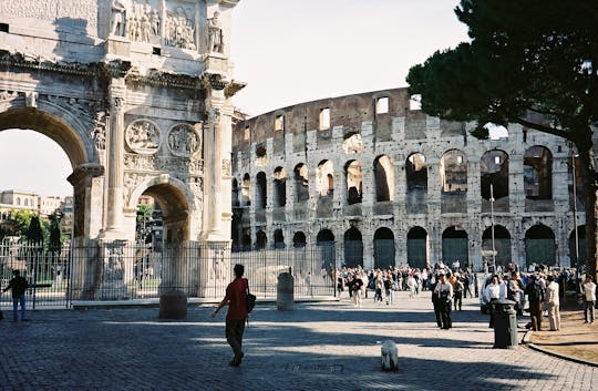 Visita guiada pelo Coliseu, pelo Monte Palatino e pelo Fórum Romano com acesso prioritário