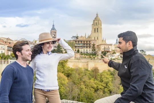 Visita al Escorial, al Valle de los Caídos y a Segovia con comida desde Madrid