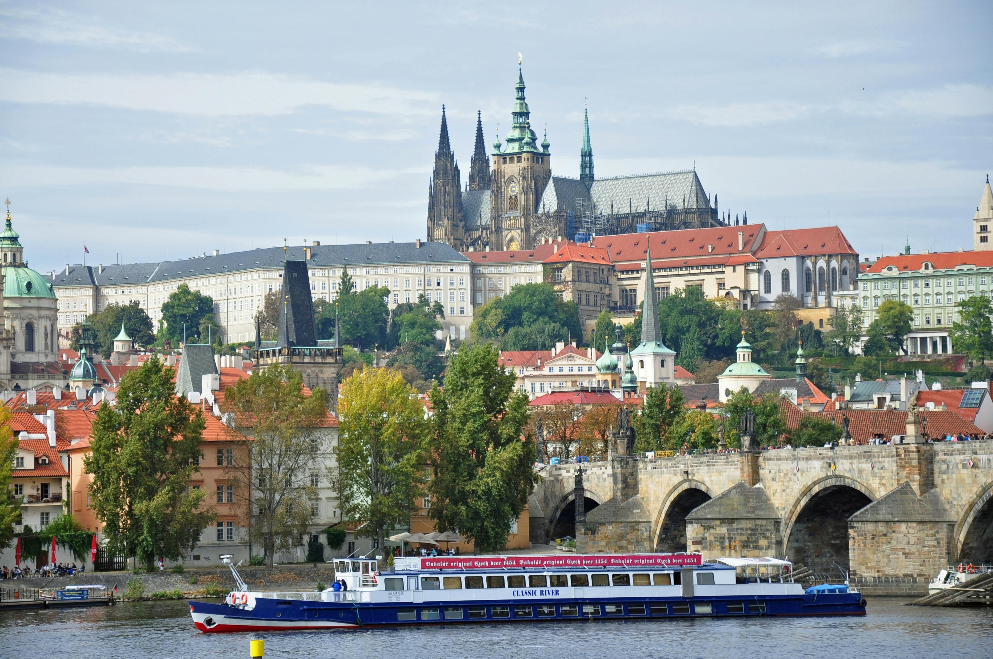 Best of Prague by foot and bus with river cruise Castle