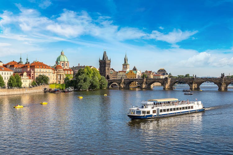 Best of Prague by foot and bus with river cruise and Prague Castle