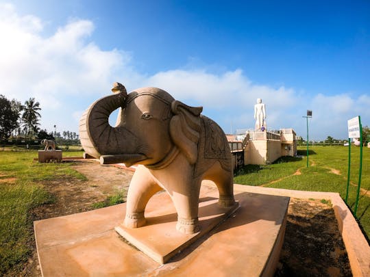 Shravanbelagola: tour guidato di un'intera giornata da Bengaluru