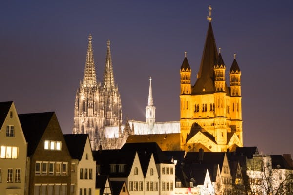 Visite des veilleurs de nuit avec torche à travers Cologne