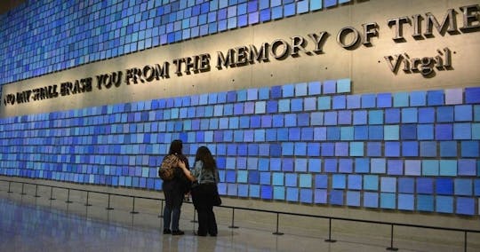 Recorrido privado familiar por la Zona Cero de la Ciudad de Nueva York con boletos sin boletos para el 9-11 Memorial