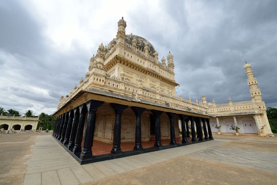 Odkrywanie fortu sułtana Tipu i pałacu letniego z Bengaluru