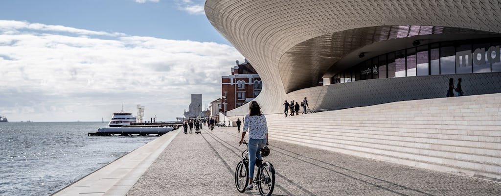 Recorrido en bicicleta eléctrica a orillas del río de Lisboa