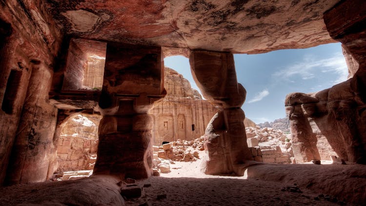 Private transfer from Aqaba to Petra