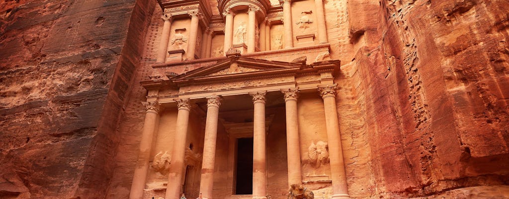 Guided tour of the ancient city of Petra