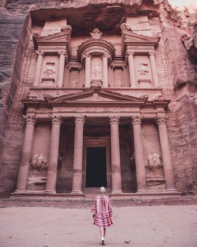 Guided tour of the ancient city of Petra