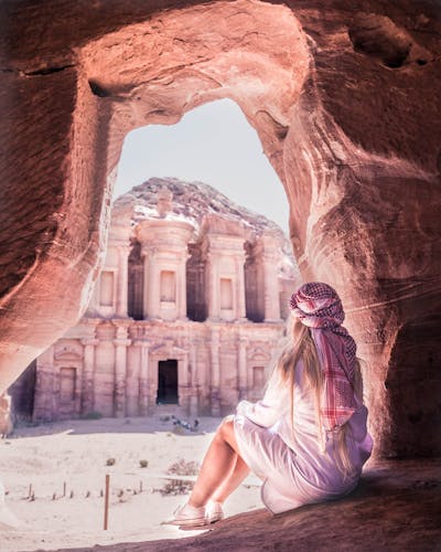 Guided tour of the ancient city of Petra