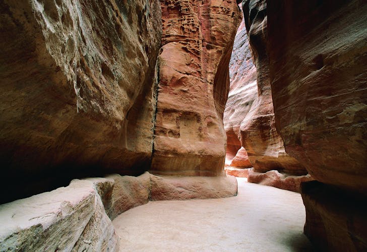 Guided tour of the ancient city of Petra