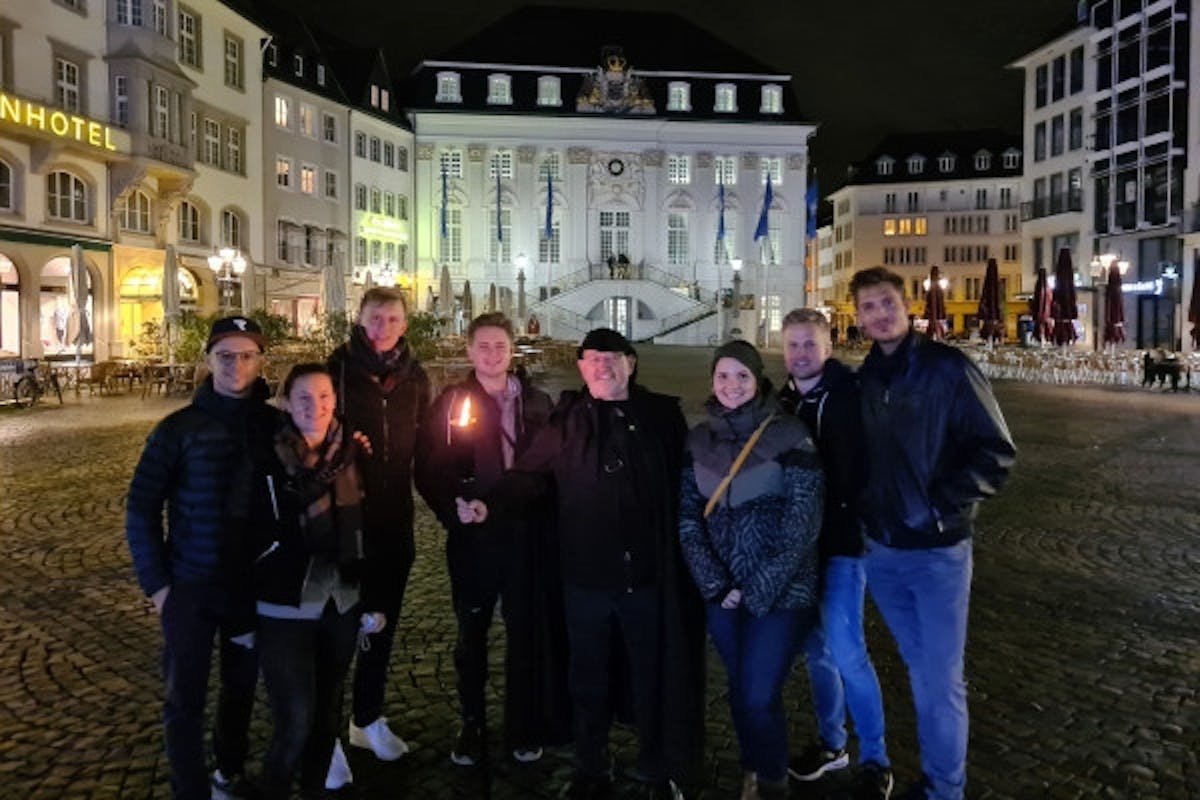 Tour del guardiano notturno con la torcia attraverso Bonn
