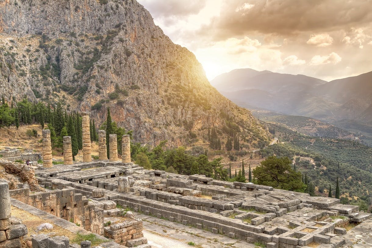 Delphi Oracle and Riviera Guided Tour with Swimming Experience