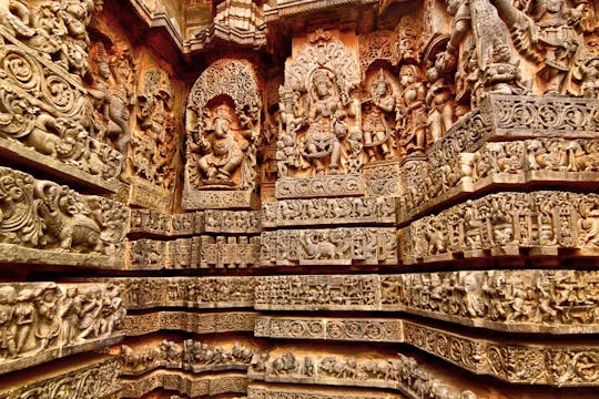 Excursión de un día a los templos de Chennakeshava y Hoysaleshwara desde Bangalore