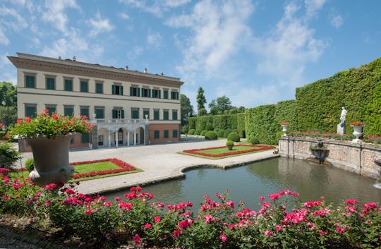 Recorrido en bicicleta eléctrica por Villa Reale desde Lucca