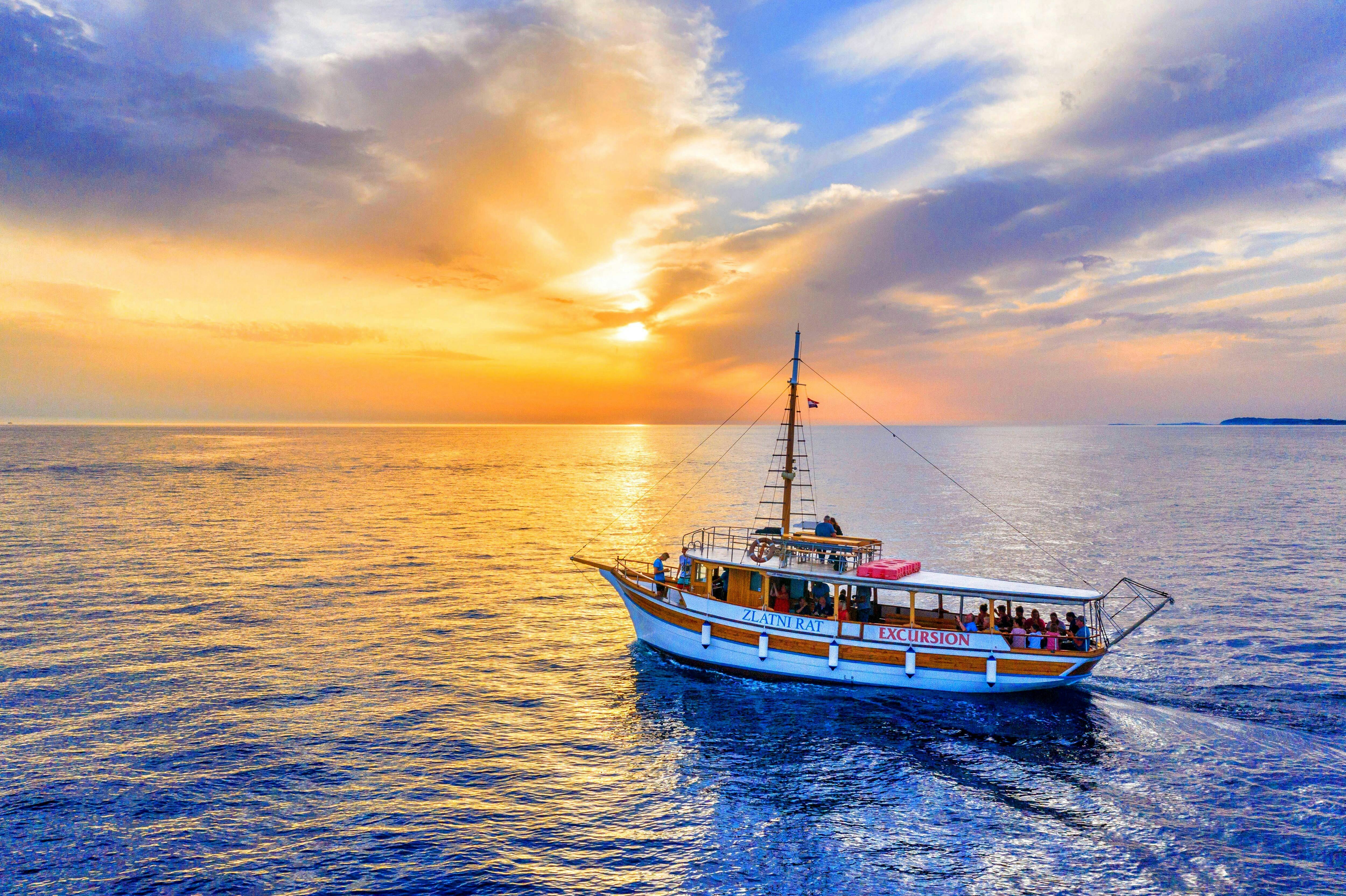 Delfin-Safari bei Sonnenuntergang ab Medulin auf dem Boot Tatjana