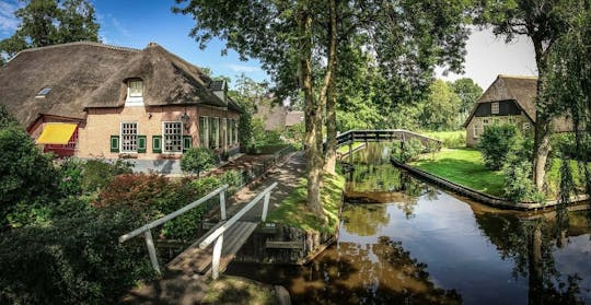 Private tour to Giethoorn and the Zaanse Schans windmills from Amsterdam