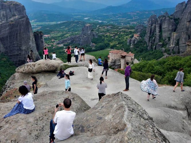 By Train 1 day Tour from Thessaloniki to Meteora in English or Spanish including Hermit Caves