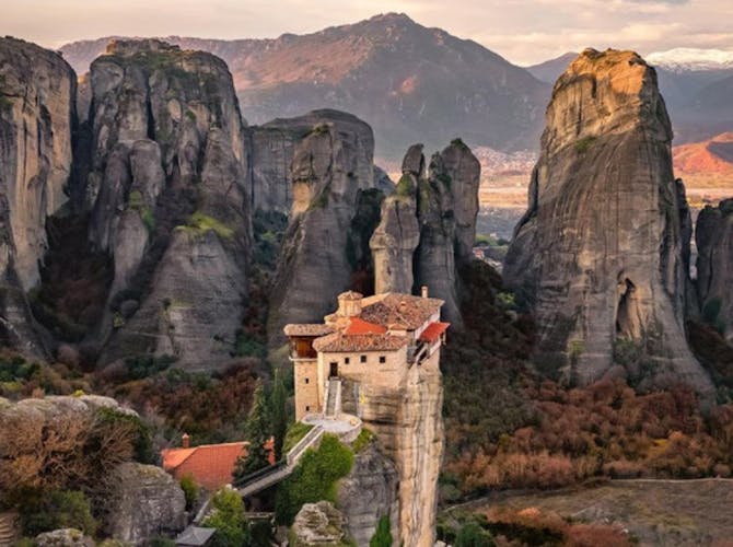 By Train 1 day Tour from Thessaloniki to Meteora in English or Spanish including Hermit Caves