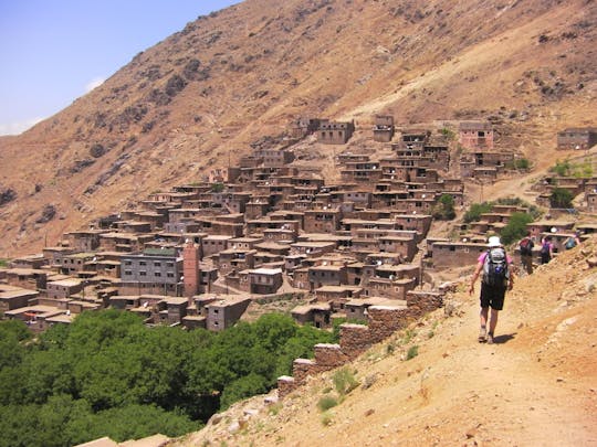 Tour privato di un'intera giornata delle montagne dell'Atlante flessibile e delle tre valli da Marrakech