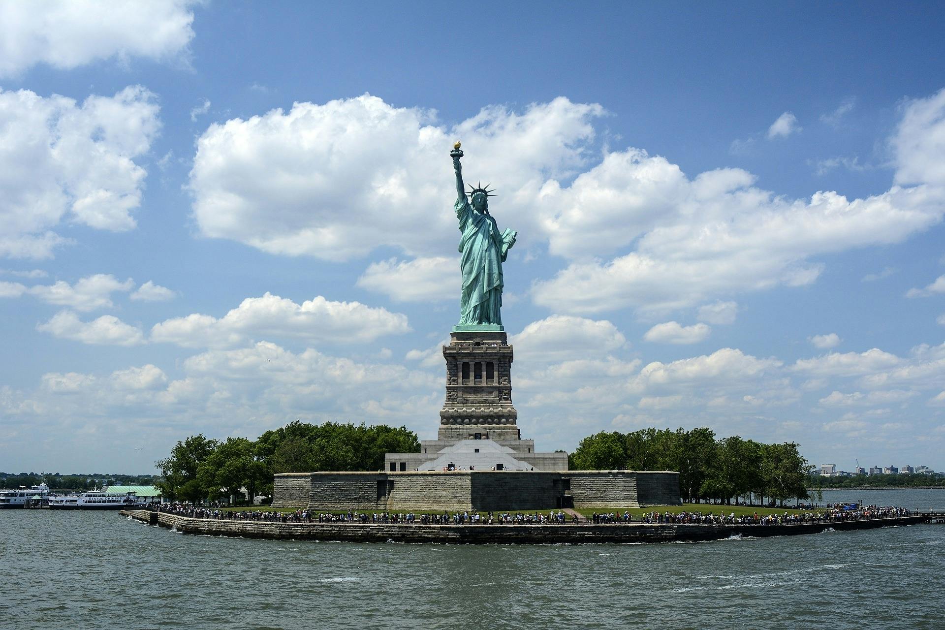 Boleto de ferry exprés a la Estatua de la Libertad y visita guiada opcional