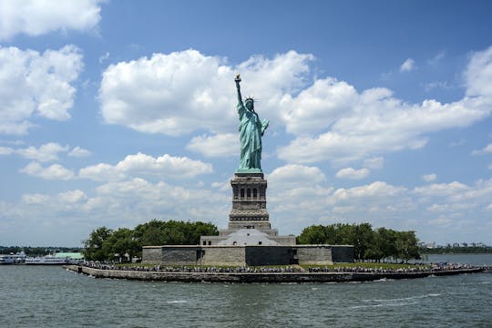 Billete de ferry exprés de la Estatua de la Libertad y visita guiada opcional