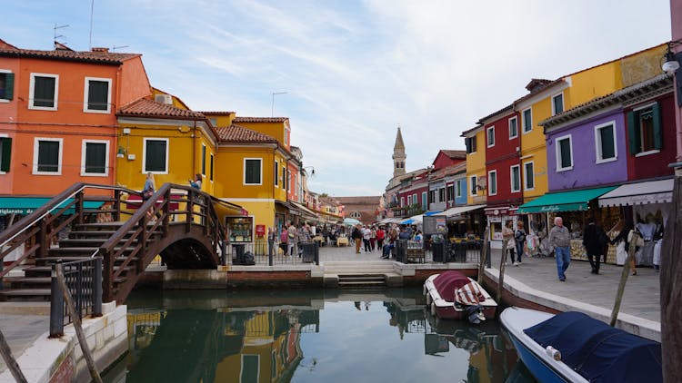 Murano Glassblowing & Burano Lace-making Small-Group Excursion in Venice by Private Boat