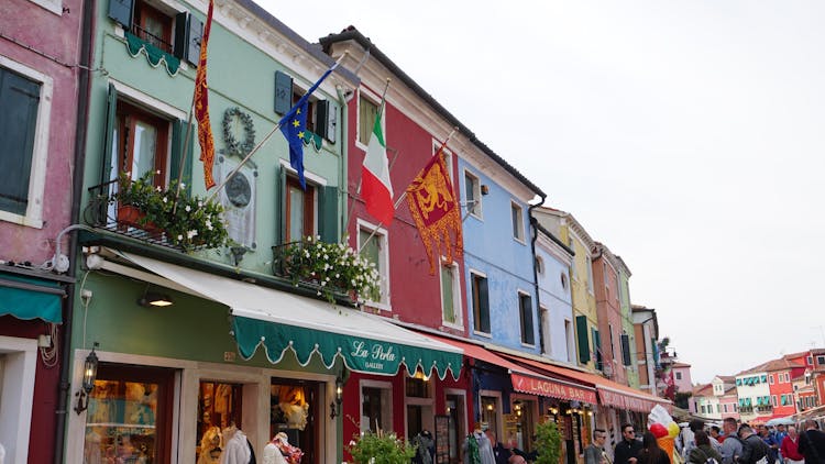 Murano Glassblowing & Burano Lace-making Small-Group Excursion in Venice by Private Boat