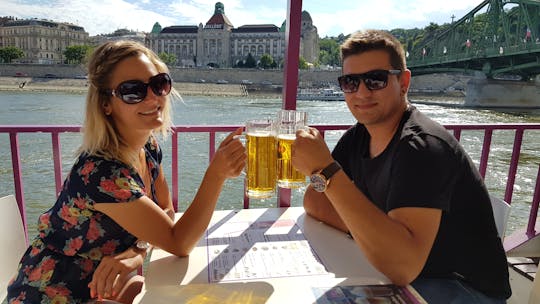 Budapest sightseeing river cruise with unlimited drinks