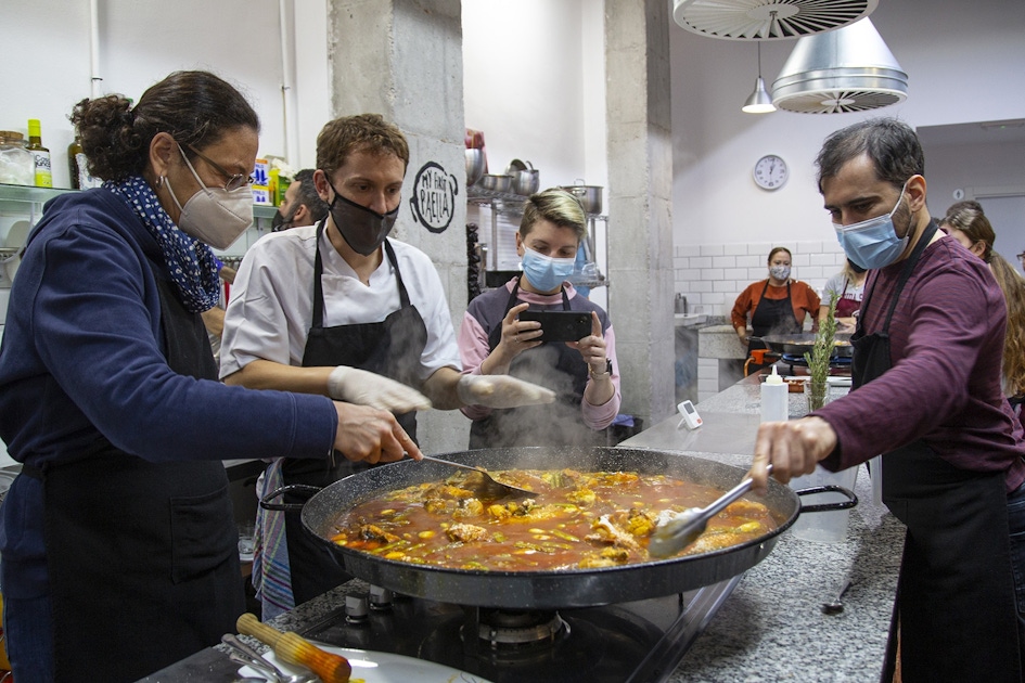 Vegetable paella cooking class and Ruzafa market visit musement