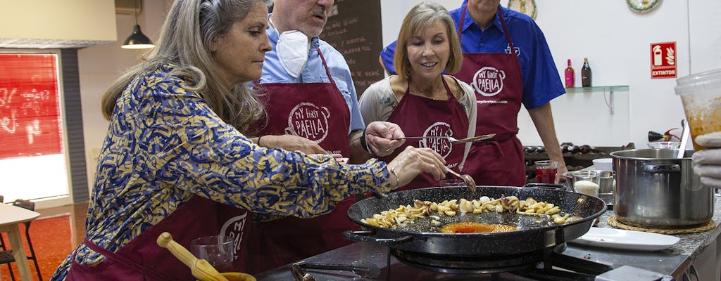 Clase de cocina de paella de mariscos y visita al mercado de Ruzafa