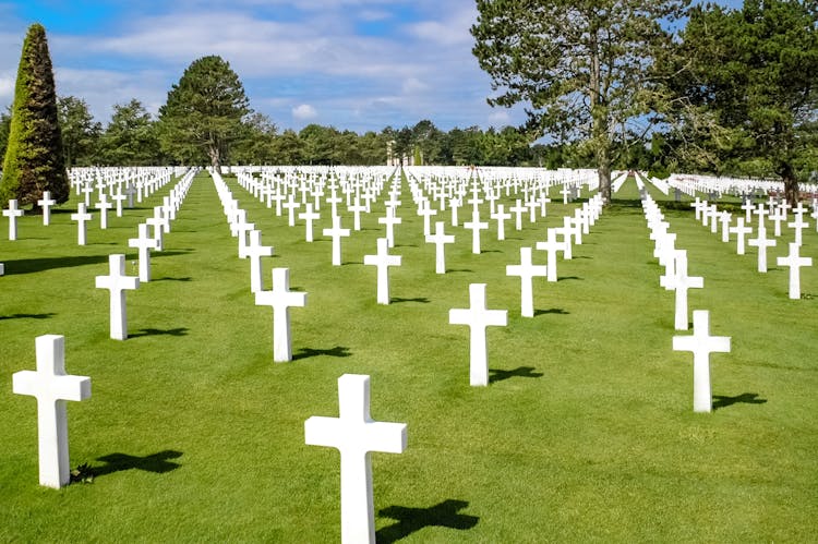 Normandy D-Day tour from Paris with Omaha Beach, American cemetery and cider tasting
